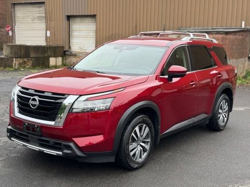 Used 2023 Nissan Pathfinder SL AWD/4WD image 1