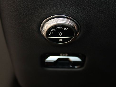 Used 2024 Mercedes-Benz GLC 300 4MATIC image 37