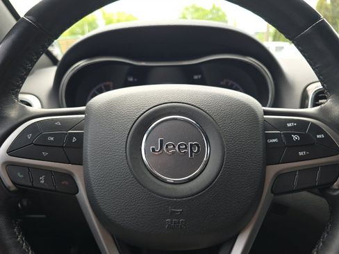 Used 2022 Jeep Grand Cherokee Laredo X AWD/4WD image 27
