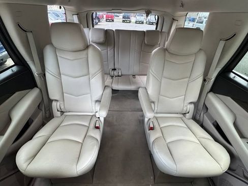 Used 2020 Cadillac Escalade Luxury w/ LPO, Radiant Package AWD/4WD image 15