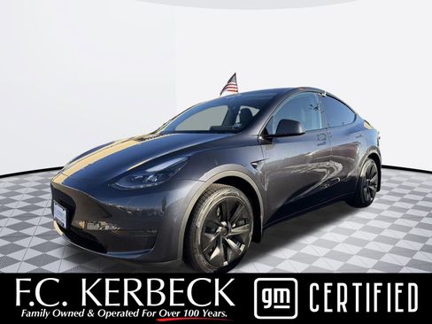 Used 2024 Tesla Model Y Long Range AWD/4WD image 1