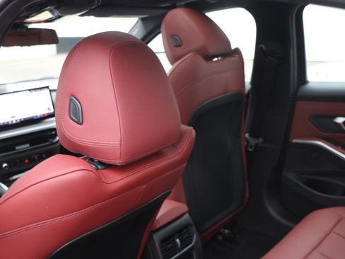 Used 2025 BMW 330i xDrive Sedan w/ Premium Package image 34