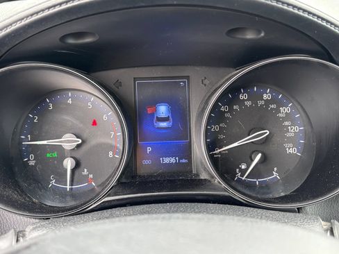 Used 2018 Toyota C-HR XLE FWD image 8