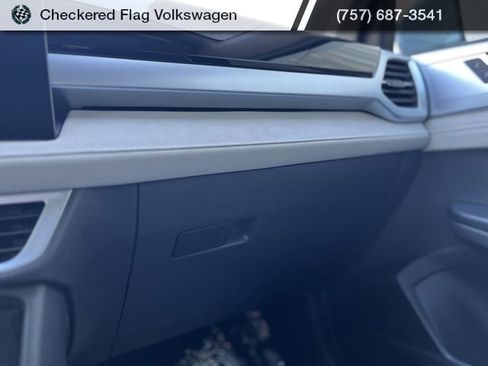 New 2025 Volkswagen Taos SE image 45