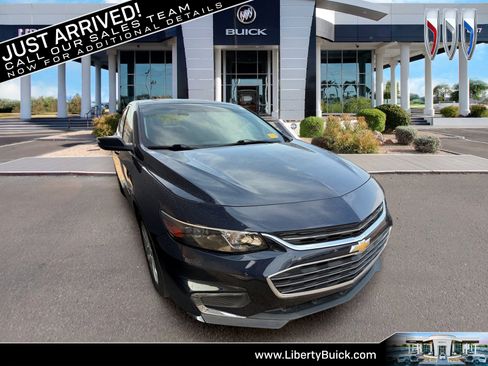 Used 2018 Chevrolet Malibu LT FWD image 1