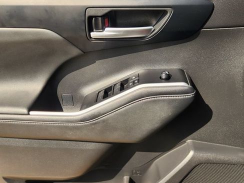 Used 2023 Toyota Highlander XLE FWD image 16