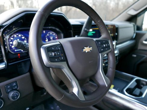 Used 2024 Chevrolet Silverado 3500 LTZ w/ LTZ Convenience Package image 19