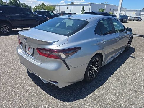 Used 2024 Toyota Camry SE FWD image 5