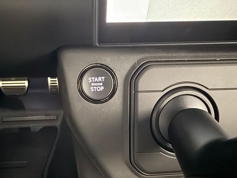 New 2026 Land Rover Defender 110 OCTA AWD/4WD image 27