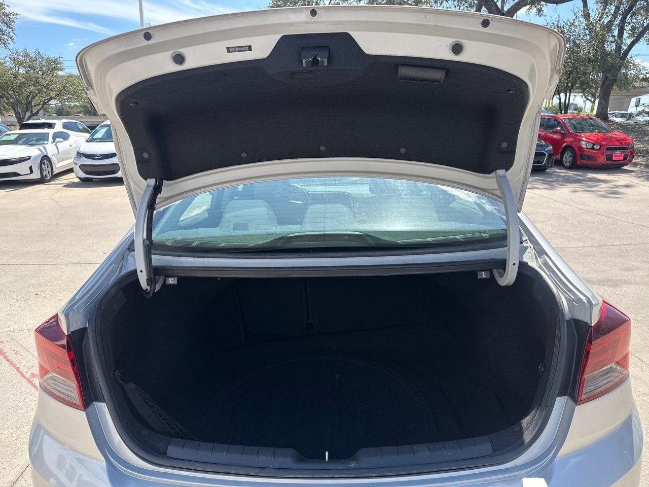 Used 2019 Hyundai Elantra SE FWD image 27