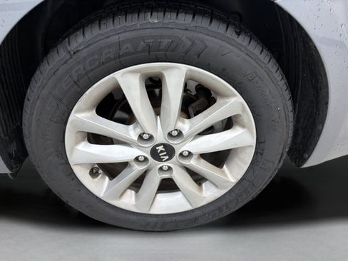 Used 2017 Kia Forte S FWD image 7