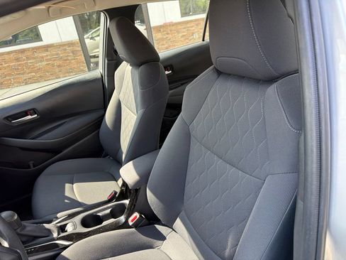 Used 2020 Toyota Corolla LE FWD image 3