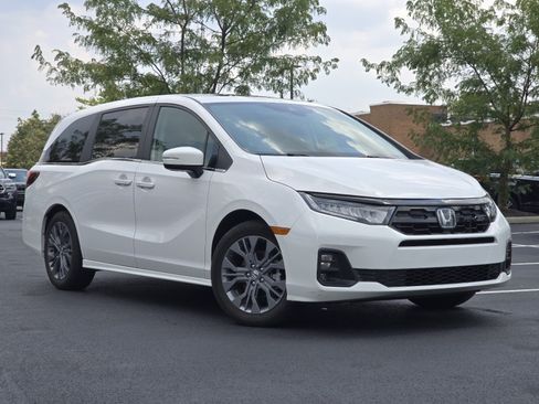 Used 2025 Honda Odyssey Touring image 2