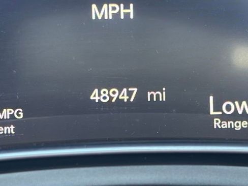 Used 2025 Chrysler Pacifica Limited image 17