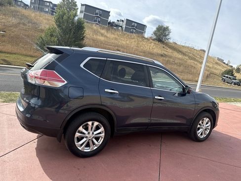 Used 2015 Nissan Rogue SV w/ SV Premium Package image 5