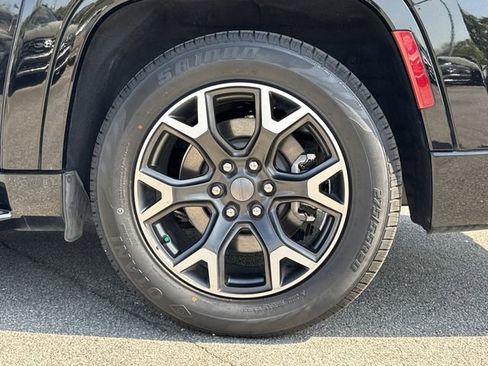 Used 2024 Jeep Wagoneer L Series III w/ Flexible Seating Group image 19