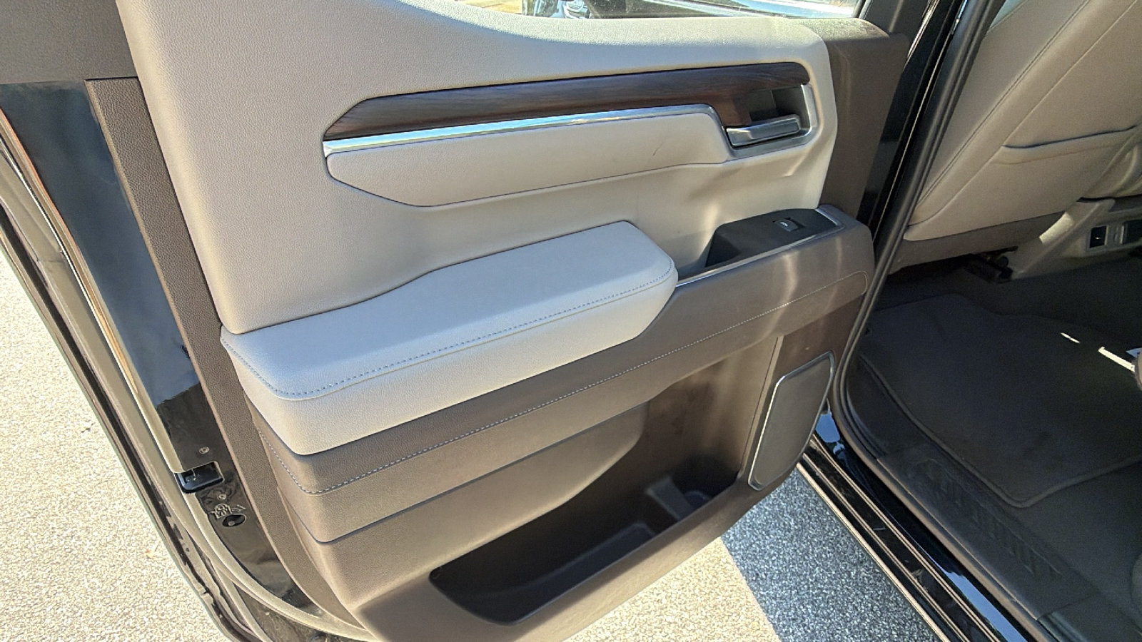 Used 2025 GMC Sierra 1500 SLT AWD/4WD image 22