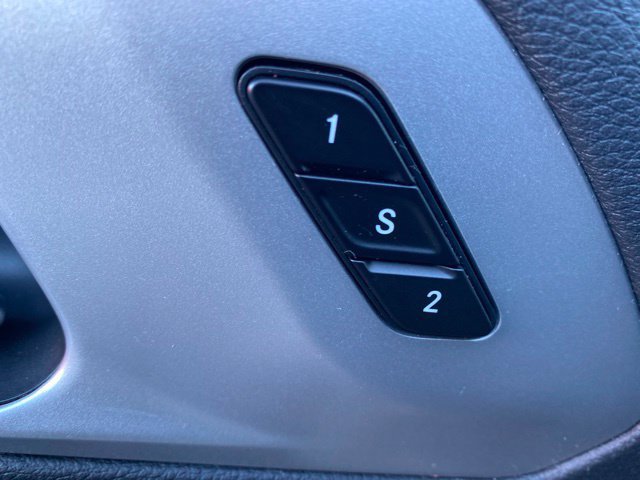 Used 2025 Chrysler Pacifica Limited FWD image 16