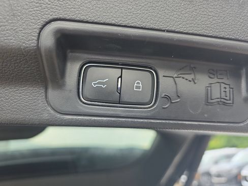 Used 2022 Ford Explorer XLT RWD image 13
