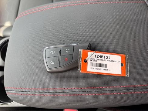 Certified 2025 Chevrolet Colorado Z71 w/ Z71 Convenience Package 2 image 27