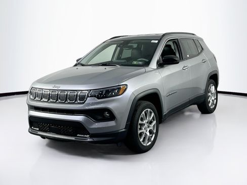 Used 2022 Jeep Compass Latitude AWD/4WD image 1