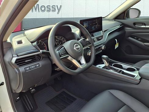 New 2025 Nissan Altima 2.5 SR image 11