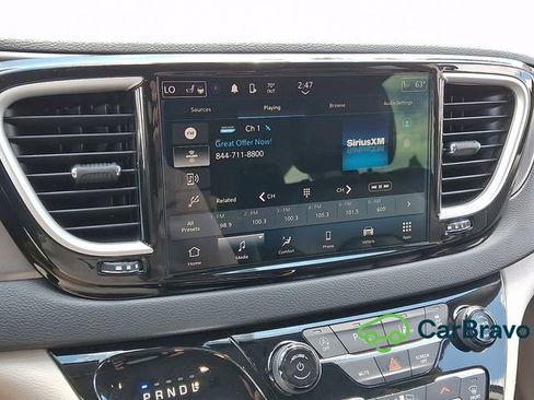 Used 2023 Chrysler Pacifica Touring-L FWD image 18