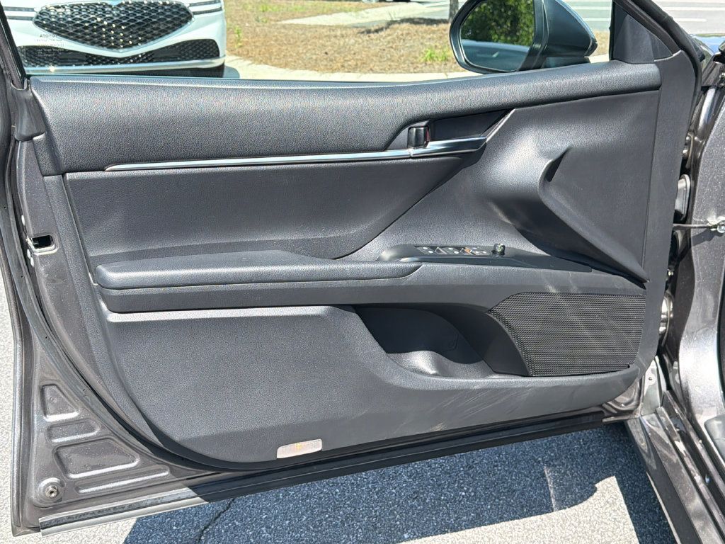 Used 2019 Toyota Camry LE w/ Convenience Package FWD image 12