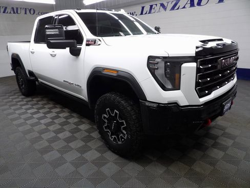 Used 2025 GMC Sierra 2500 AT4X image 3
