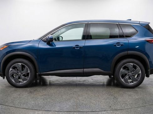 Used 2025 Nissan Rogue SV image 5