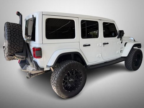 Used 2019 Jeep Wrangler Unlimited Sahara image 3