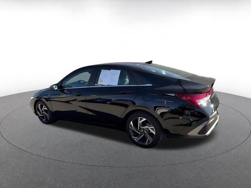 Used 2025 Hyundai Elantra Limited image 10