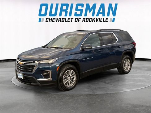 Used 2023 Chevrolet Traverse LT image 2