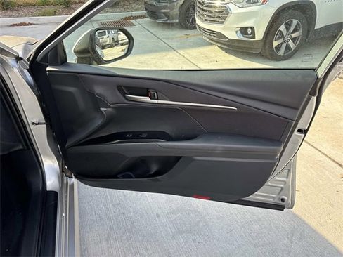 Used 2025 Toyota Camry LE image 13