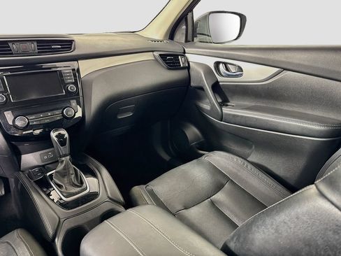 Used 2020 Nissan Rogue Sport SL w/ Premium Package FWD image 25