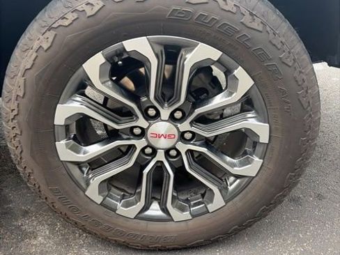 Used 2024 GMC Canyon Denali image 31