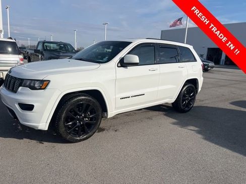Used 2017 Jeep Grand Cherokee Altitude image 10