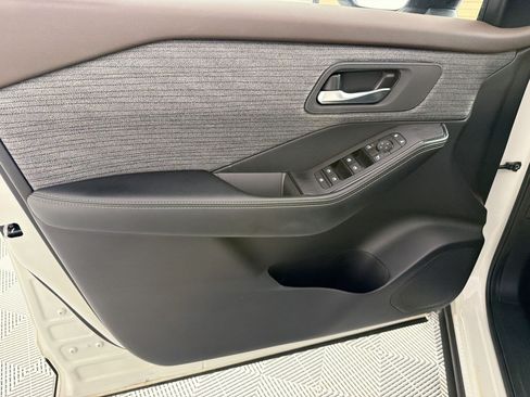 Used 2023 Nissan Rogue SV FWD image 13