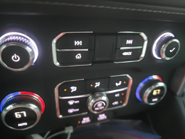 Used 2022 GMC Yukon SLE w/ Gmc Pro Safety Plus Package AWD/4WD image 17