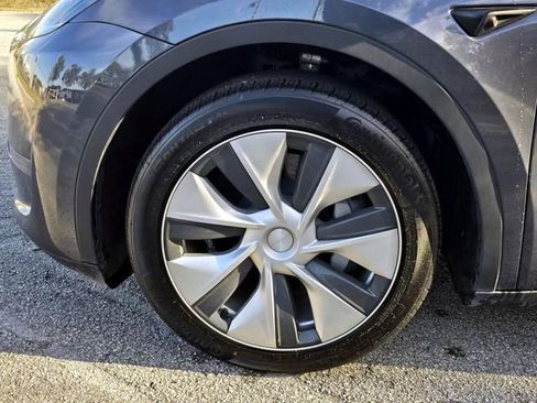 Used 2022 Tesla Model Y Long Range AWD/4WD image 9