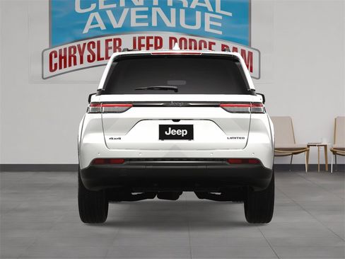 New 2025 Jeep Grand Cherokee Limited w/ Black Appearance Package image 10