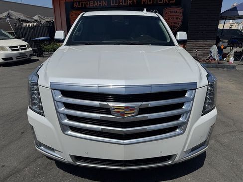 Used 2016 Cadillac Escalade Luxury AWD/4WD image 2