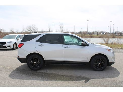 Used 2021 Chevrolet Equinox LS w/ LS Convenience Package image 5