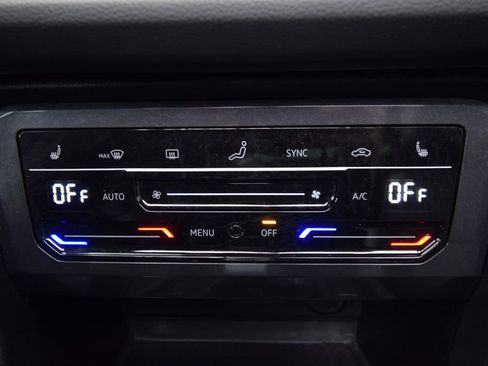 Used 2023 Volkswagen Tiguan SE image 32