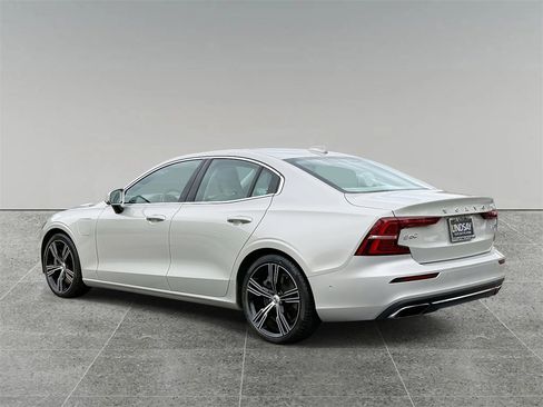 Used 2019 Volvo S60 T8 Inscription image 12