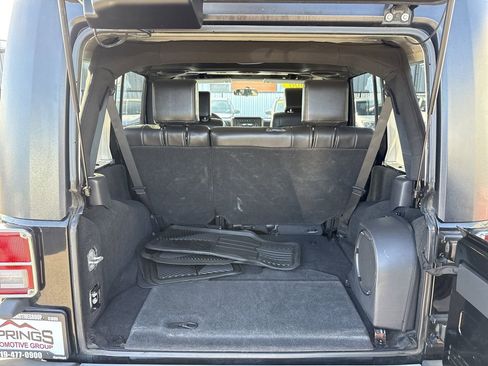 Used 2008 Jeep Wrangler Unlimited Sahara w/ Mopar Chrome Edition Group image 18