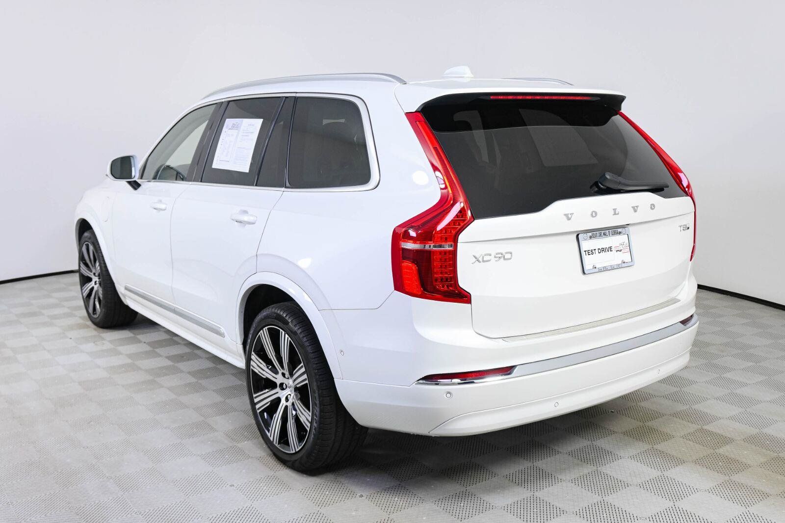 Certified 2025 Volvo XC90 T8 Ultra w/ Protection Package Premier AWD/4WD image 3