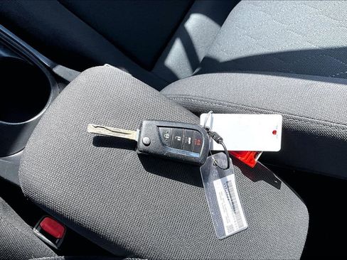 Used 2023 Toyota Corolla LE image 33