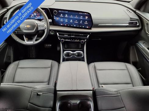 Used 2025 Chevrolet Traverse LT image 13