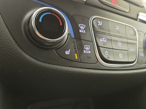 Used 2020 Chevrolet Equinox LT image 26